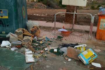 Basura en la urbanización de Ojos de Garza (Foto TA)